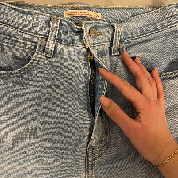 Light washed Levi’s jeans! (70s high slim straight) - Picture 2 of 6